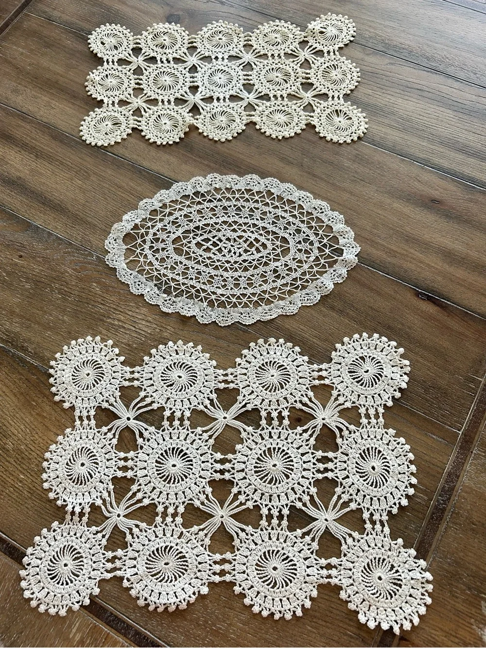 Vintage Doilies~Off white~set of three